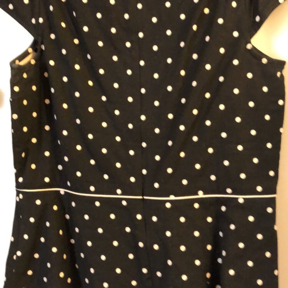 Black-and-white polkadot petite top